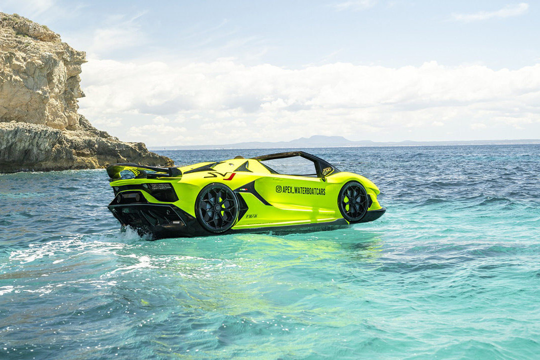 Mallorca im Juli? Perfekt für Abenteuer auf dem Wasser! Wer im Südwesten der Insel unterwegs ist, findet in drei exklusiven Jachthäfen nicht nur Motor- und Segelboote im Verleih – sondern auch Wassersport-Action.