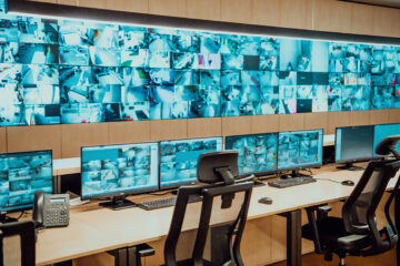 In mehreren europäischen Staaten wird die Nutzung der Analyse- und Überwachungssoftware der US-Firma Palantir Technologies Inc. ausgeweitet– trotz anhaltender rechtlicher, politischer und datenschutzrechtlicher Debatten.