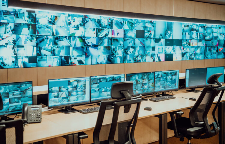 In mehreren europäischen Staaten wird die Nutzung der Analyse- und Überwachungssoftware der US-Firma Palantir Technologies Inc. ausgeweitet– trotz anhaltender rechtlicher, politischer und datenschutzrechtlicher Debatten.