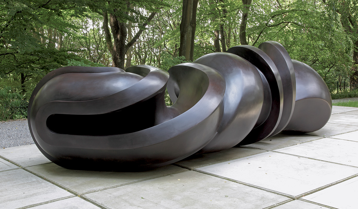 Tony Cragg Early Forms St Gallen_a_160x550x200_bronze_1997_c Michael Richter