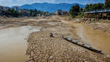 Vision einer Flusslandschaft nach El Niño 2026, KI generiert